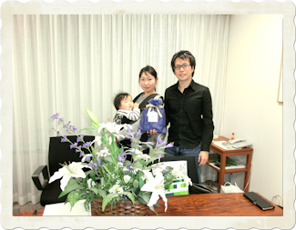 仲介手数料無料で新築戸建を購入のT様 (記念写真).jpg